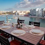 Seafront Two Bedroom Apartmán *