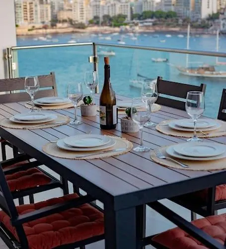 Seafront Two Bedroom Lejlighed