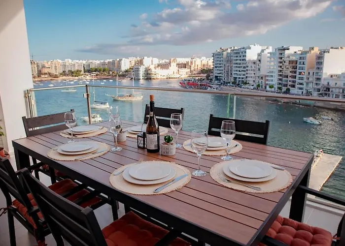 Seafront Two Bedroom Lejlighed *